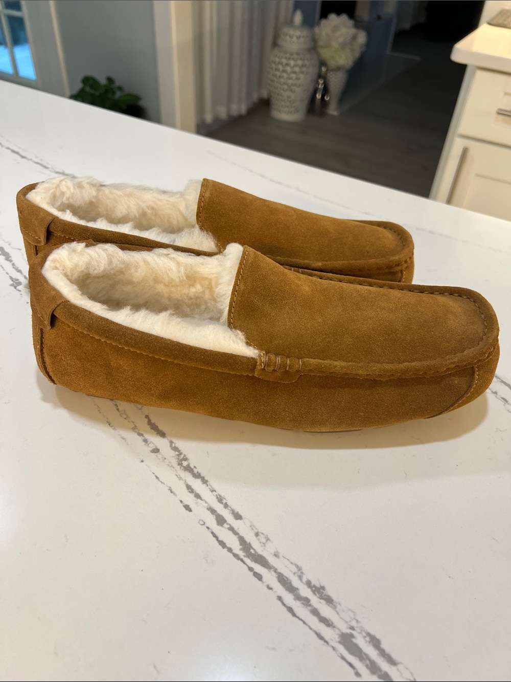 Koolaburra Men's Suede Slip-On Loafers in Chestnut Brown with Cream Shearling 13